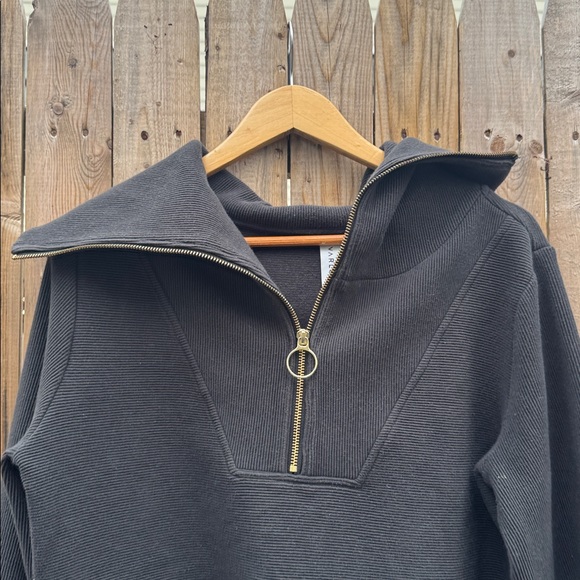 Varley Charcoal Zip-Up pullover - Picture 2 of 6